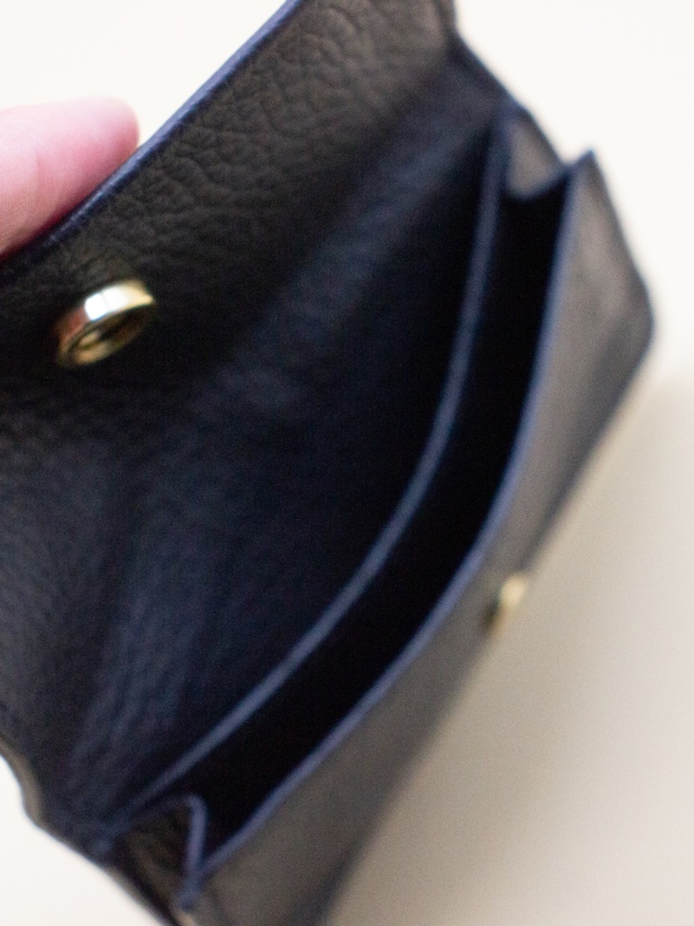 Cuyana Card Black Leather Wallet - Picture 5 of 8